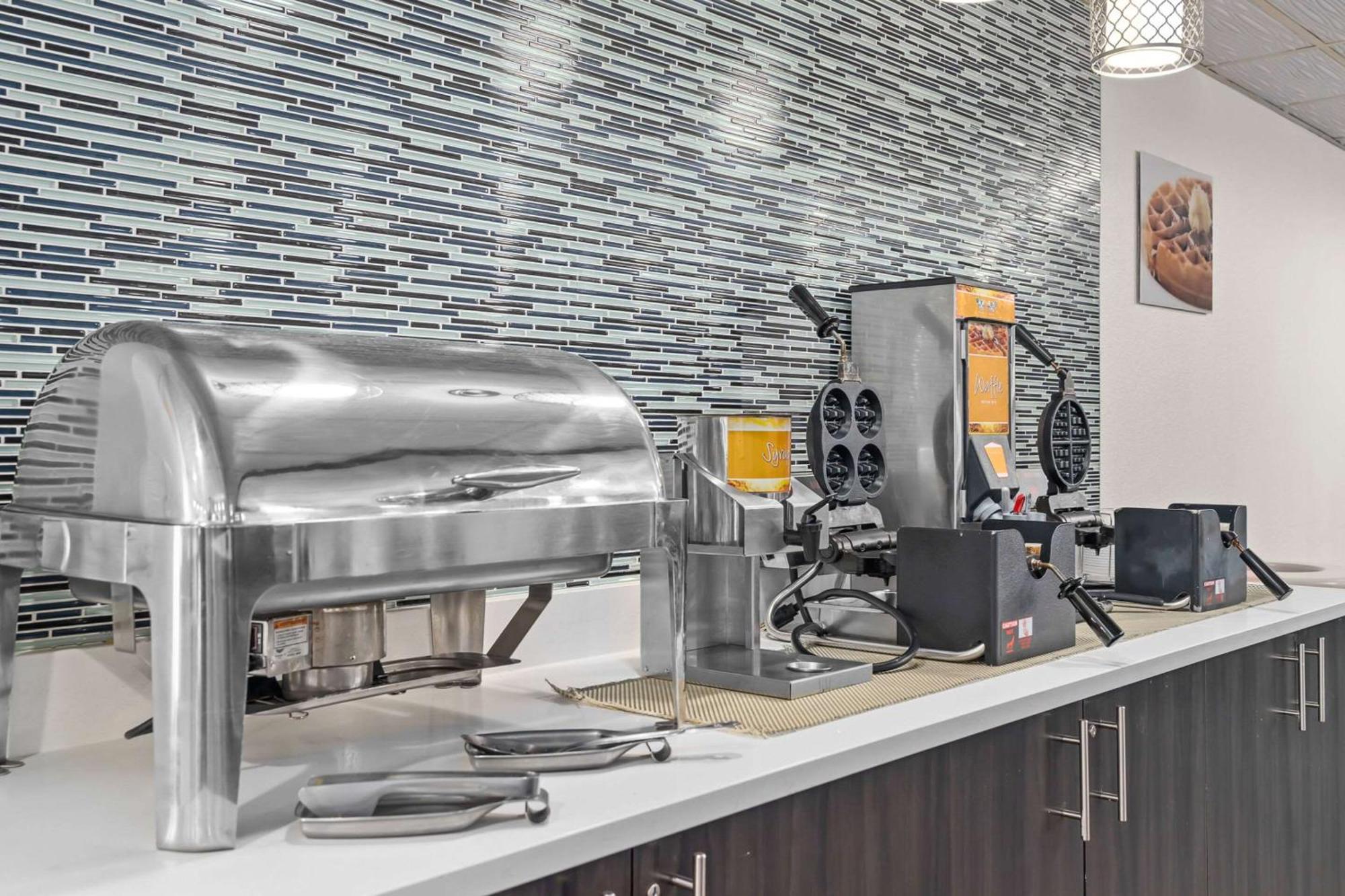 Quality Inn & Suites Mall Of America - Msp Airport Bloomington Exteriör bild