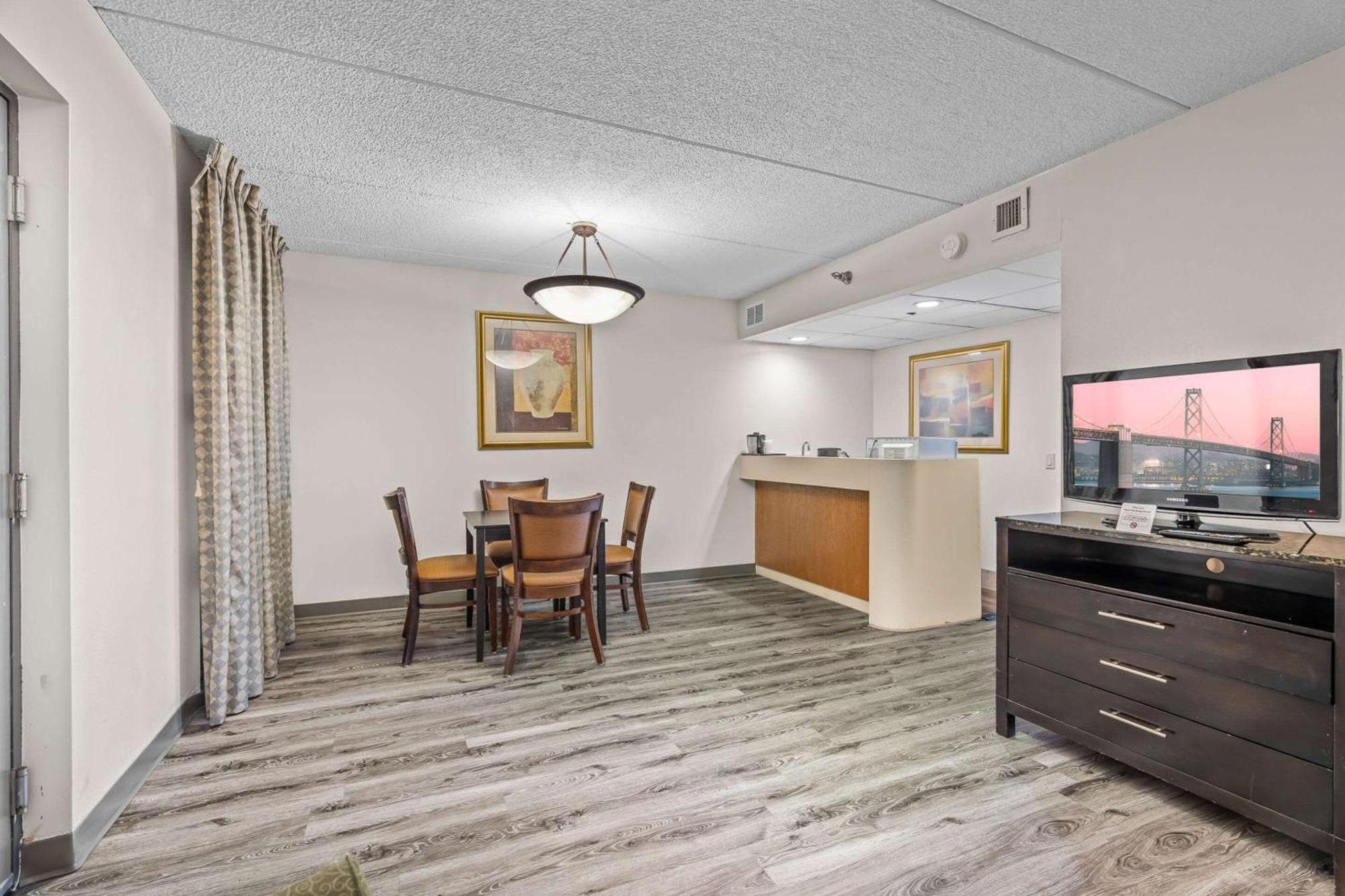 Quality Inn & Suites Mall Of America - Msp Airport Bloomington Exteriör bild