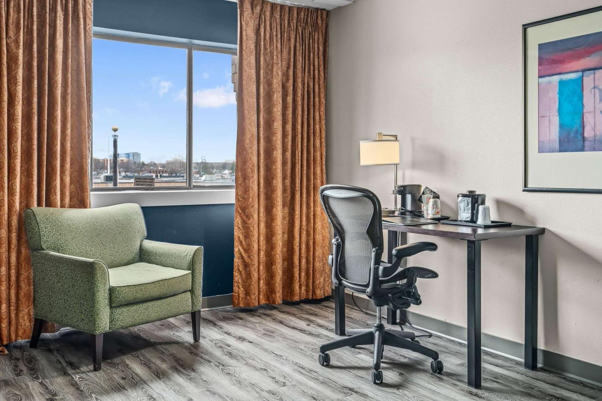 Quality Inn & Suites Mall Of America - Msp Airport Bloomington Exteriör bild