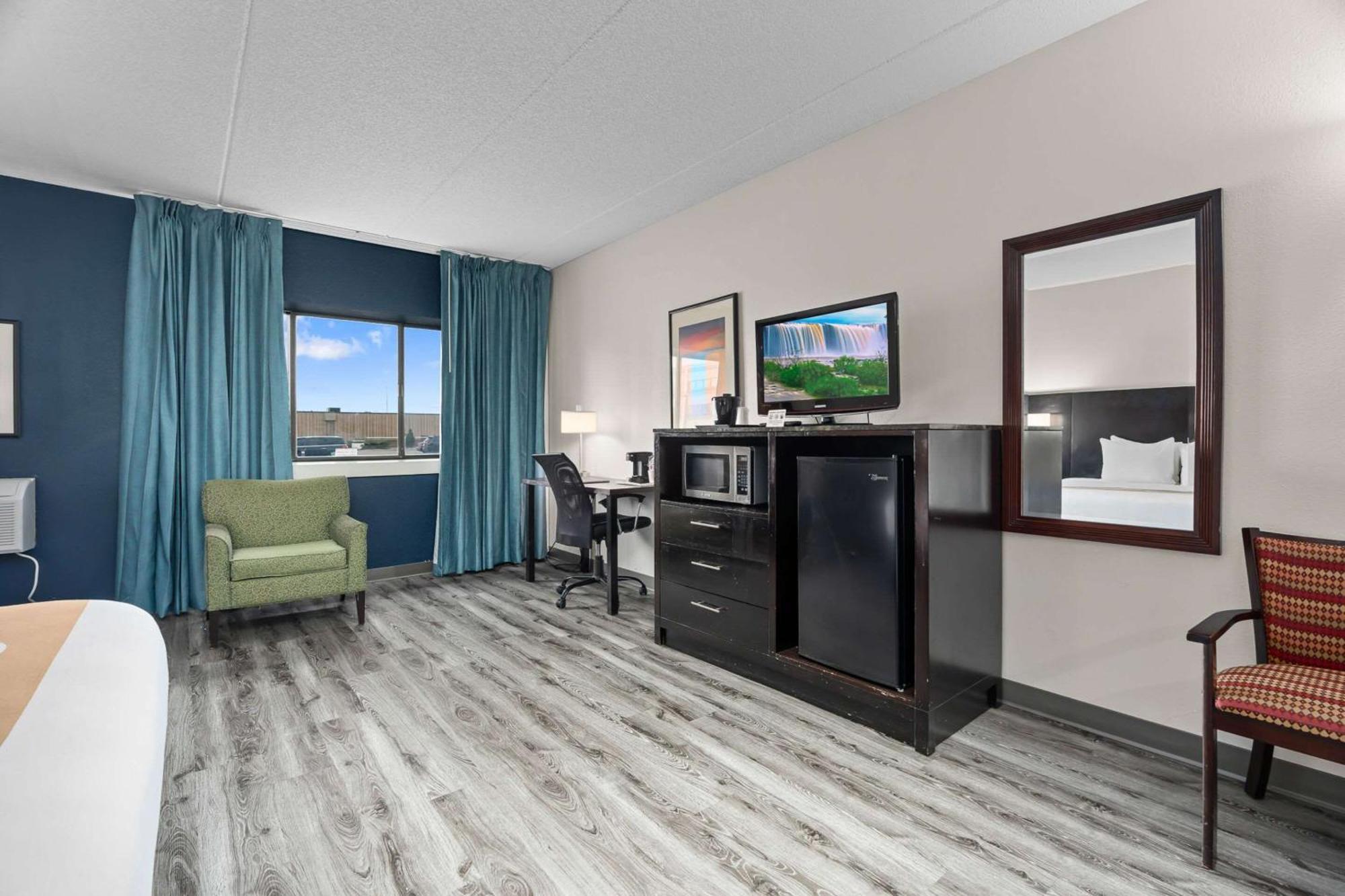 Quality Inn & Suites Mall Of America - Msp Airport Bloomington Exteriör bild
