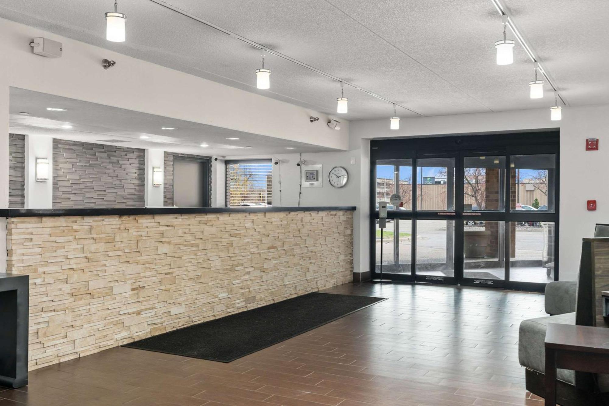 Quality Inn & Suites Mall Of America - Msp Airport Bloomington Exteriör bild